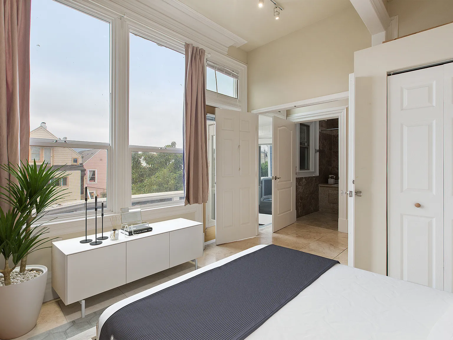 4 bed, 1700 sqft, $10,495 — Photo 3