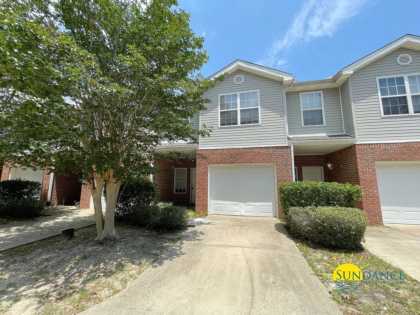 Charming 3 Bedroom Townhouse in Fort Walton! — Photo 1