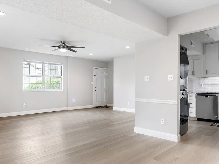 9053 N Swan Cir — Photo 10