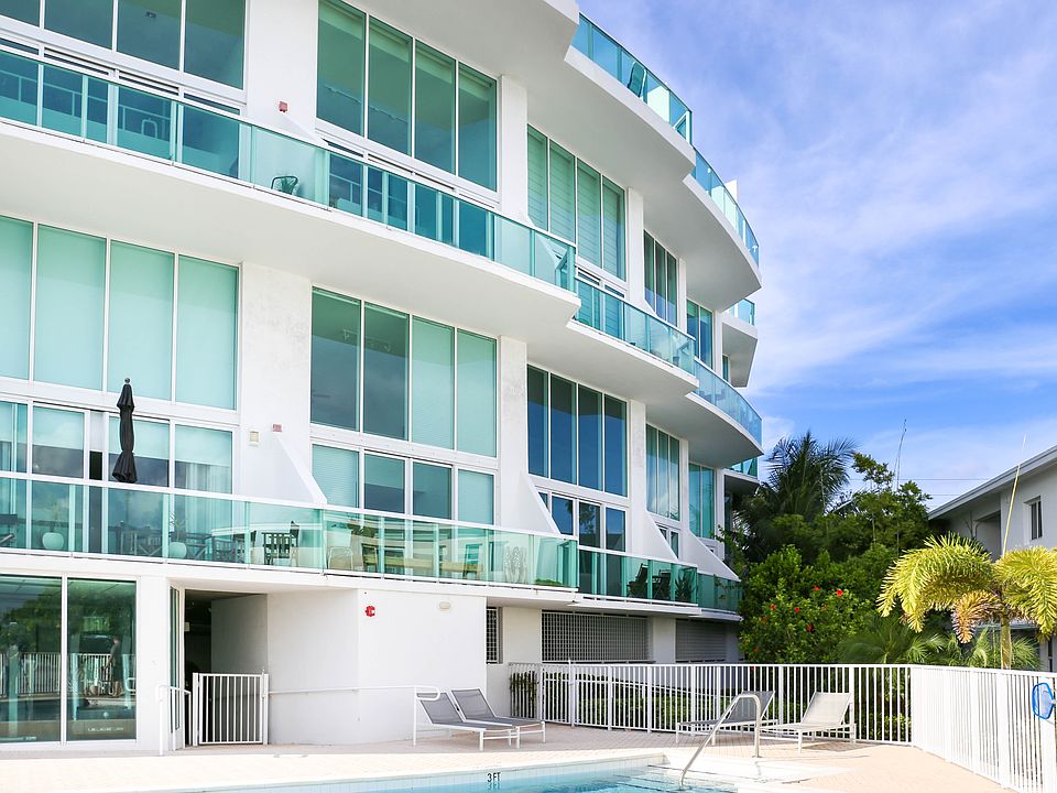 1st image of 2000 Bay Dr APT 201