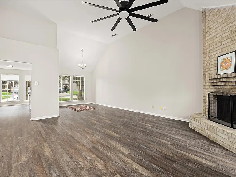 714 Regency Ct — Photo 8