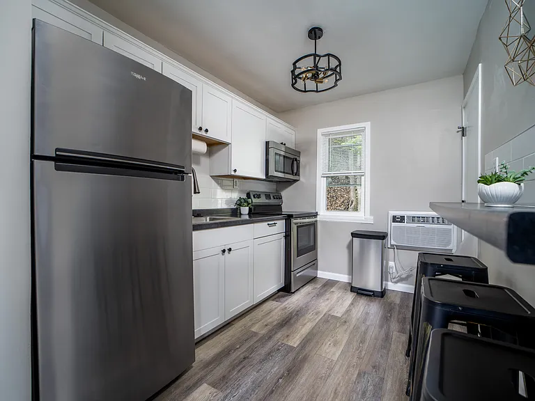 2117 Highland Ave — Photo 12