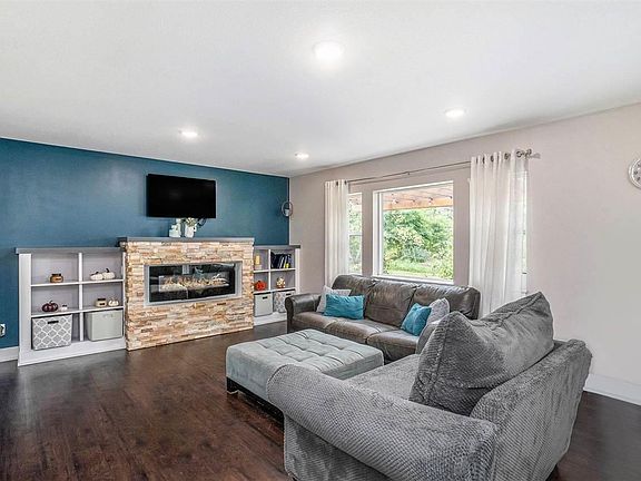 3rd image of 2106 Solace Dr