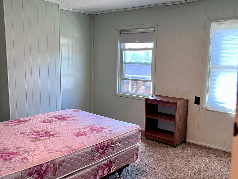 front bedroom (faces front porch)