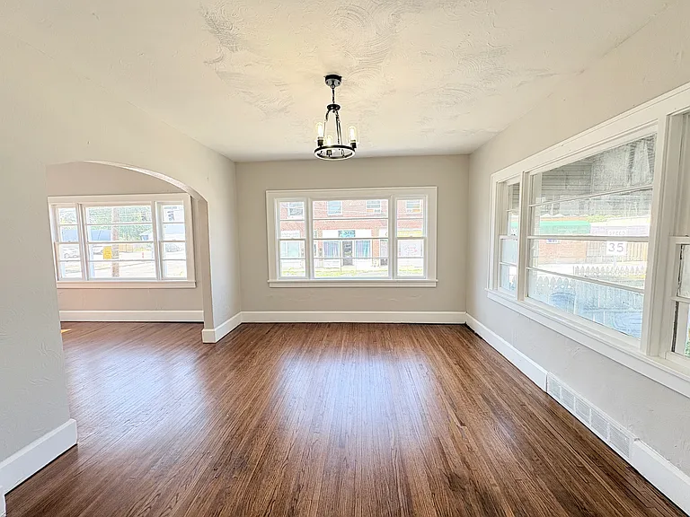 901 Woodsdale Ave — Photo 7