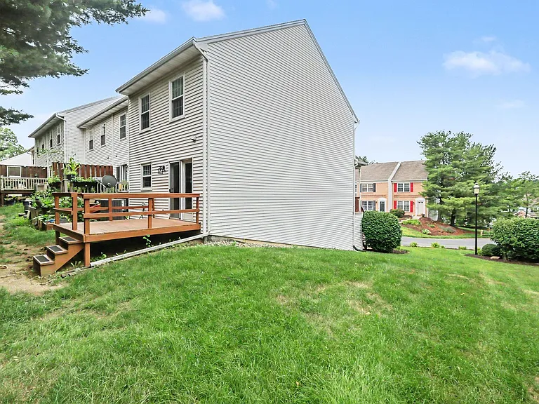 2165 Saint Clair Ct — Photo 4