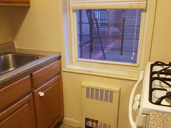 3rd image of 14325 84th Dr APT 1H