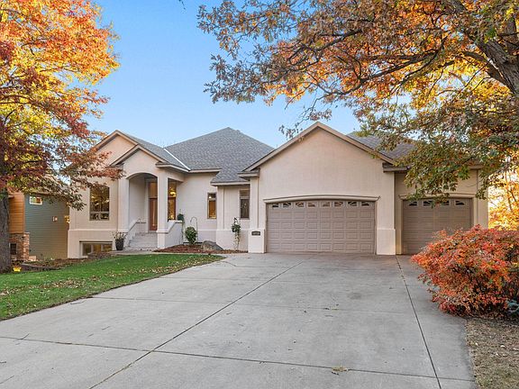 3rd image of 10730 Sanctuary Dr NE