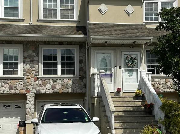 232 Dartmouth Loop image 1 of 3