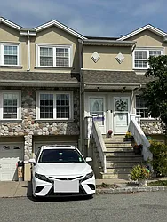 232 Dartmouth Loop