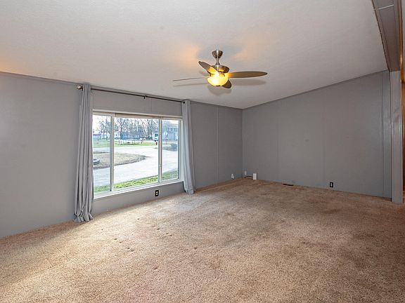 3rd image of 5074 Woodward