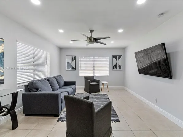 118 SE 8th Ave, Boynton Beach, FL 33435