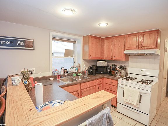 3rd image of 1110 W Newport Ave #1118