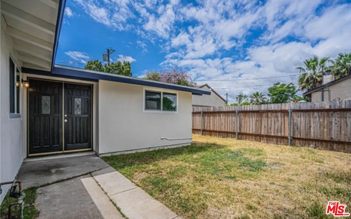 4 bed, 2.0 bath, 1648 sqft, $4,000 — Photo 3
