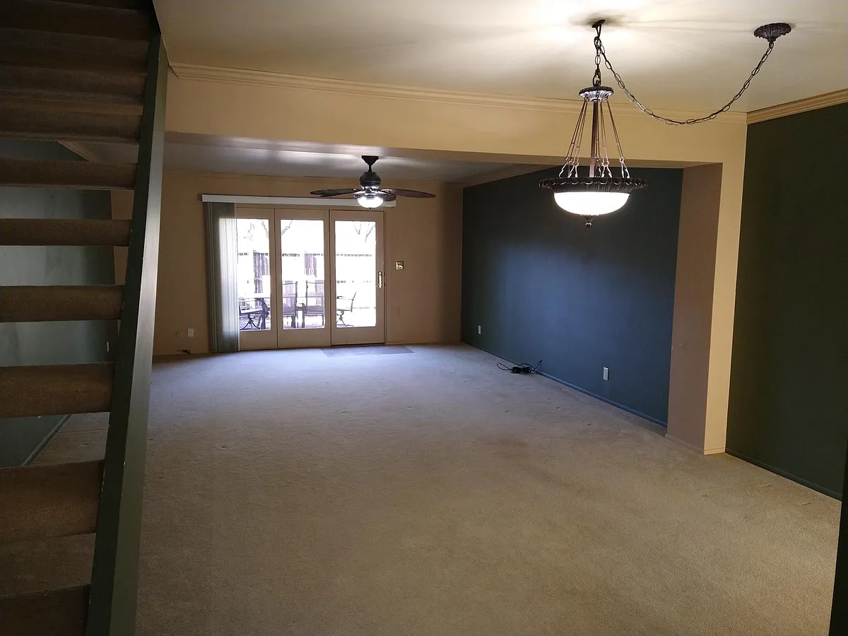 Living room/Dining room - 2500 Topsfield Rd #216