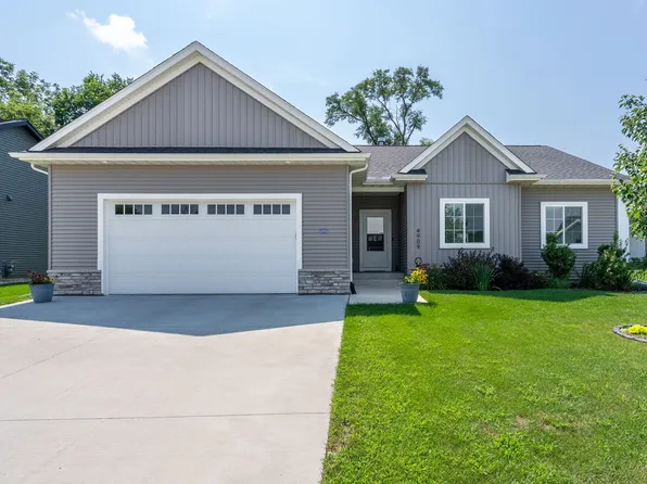4909 Willow Cir, Davenport, IA 52806