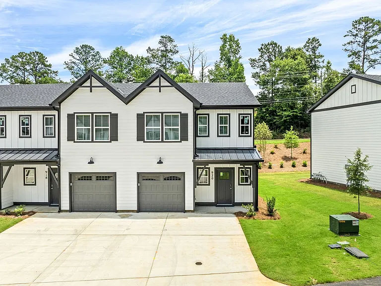 920 Winslow Ct — Photo 1
