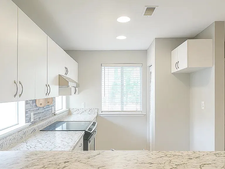 604 Battery Ln — Photo 9