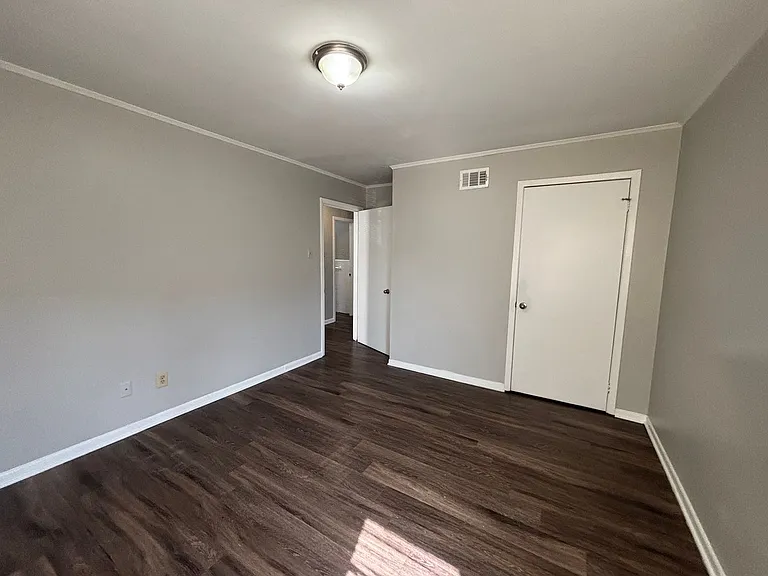 2160 Saint Elmo Ave — Photo 17
