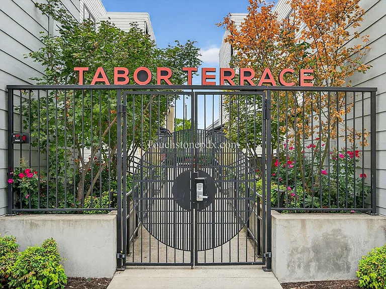 Tabor Terrace — Photo 20