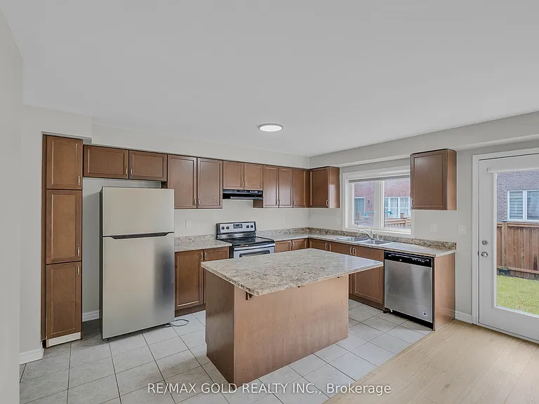 94 Benhurst Cres — Photo 16
