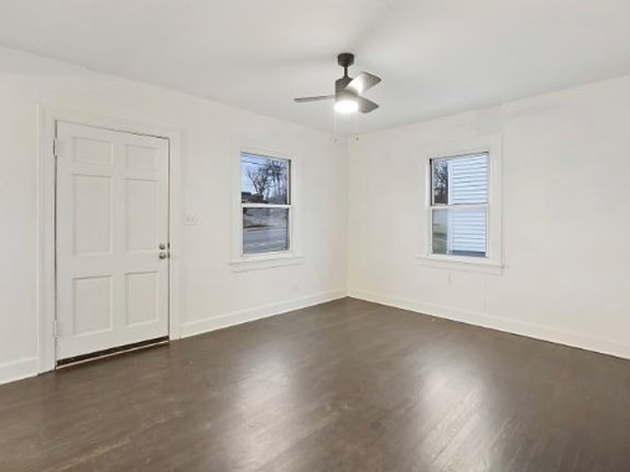 4th image of 522 E Trinity Ln