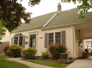 3007 N Jerusalem Rd, Levittown, NY 11756