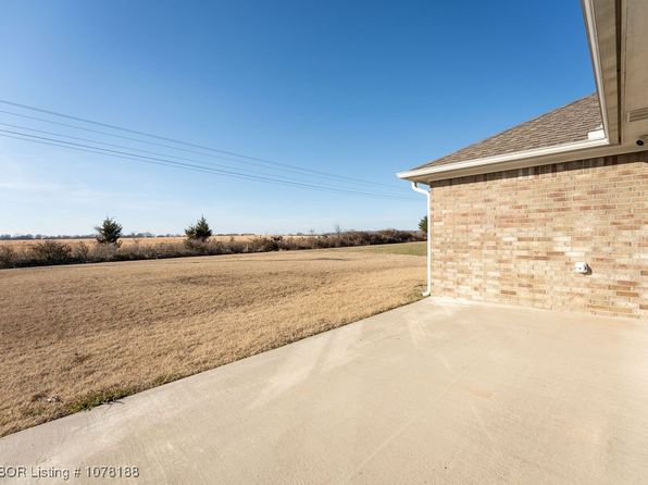 2041 Prairie Fire Dr, Sallisaw, OK 74955