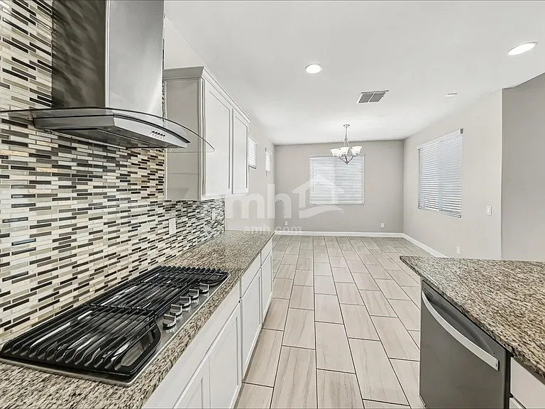 18264 W Thunderhill Pl — Photo 4