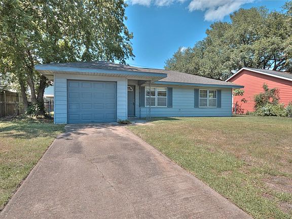 3rd image of 1702 Gardenia Dr