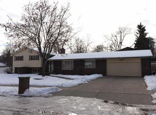 3909 S Birchwood Ave, Sioux Falls, SD 57103