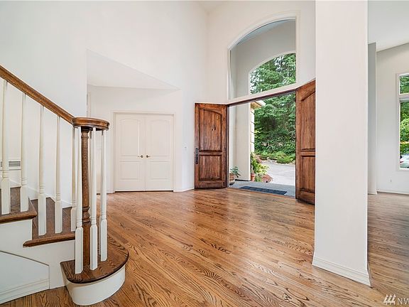 5th image of 4711 Foxtrail Dr NE