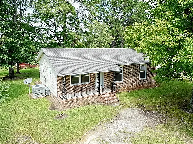 540 Lincoln Dr — Photo 2