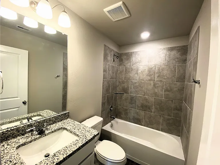 1112 Verona Dr — Photo 10