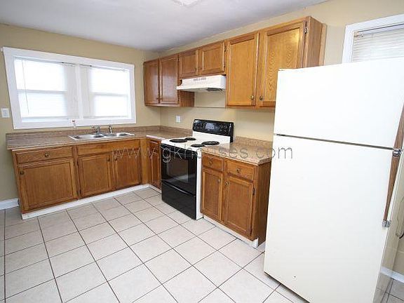 3rd image of 707 Henderson Dr