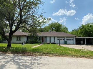 701 Cooke St, Nocona, TX 76255