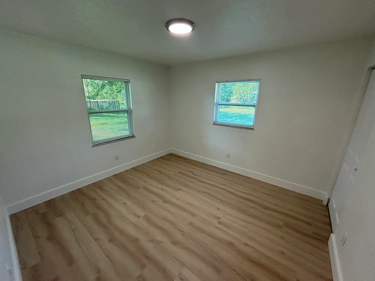 2 bed, 1.0 bath, 800 sqft, $1,900 — Photo 3