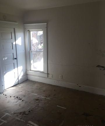 5th image of 812 Thomas St