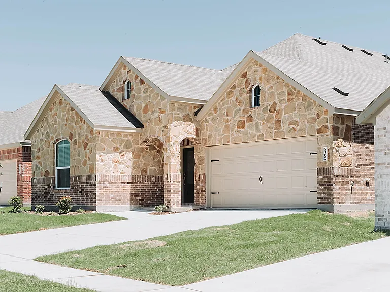 2105 Martins Pond Rd — Photo 2