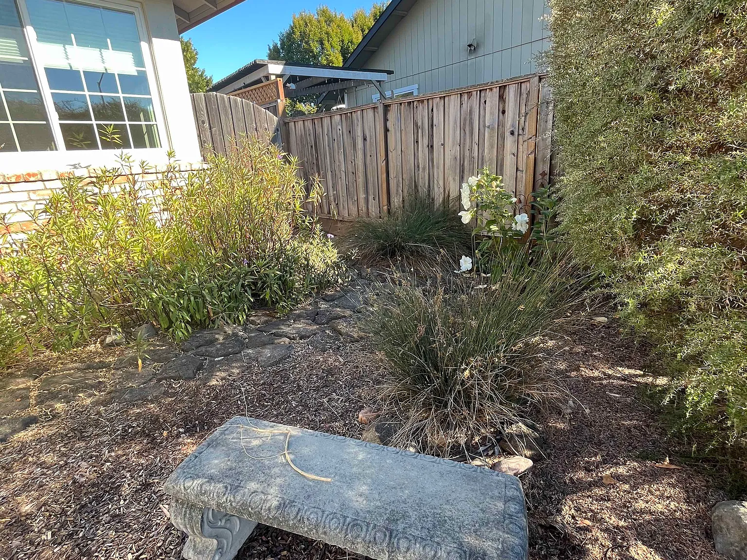 3 bed, 1312 sqft, $3,200 — Photo 2