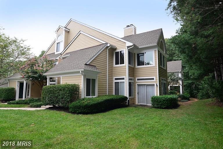 Charming Fairfax Condo backing to trees!