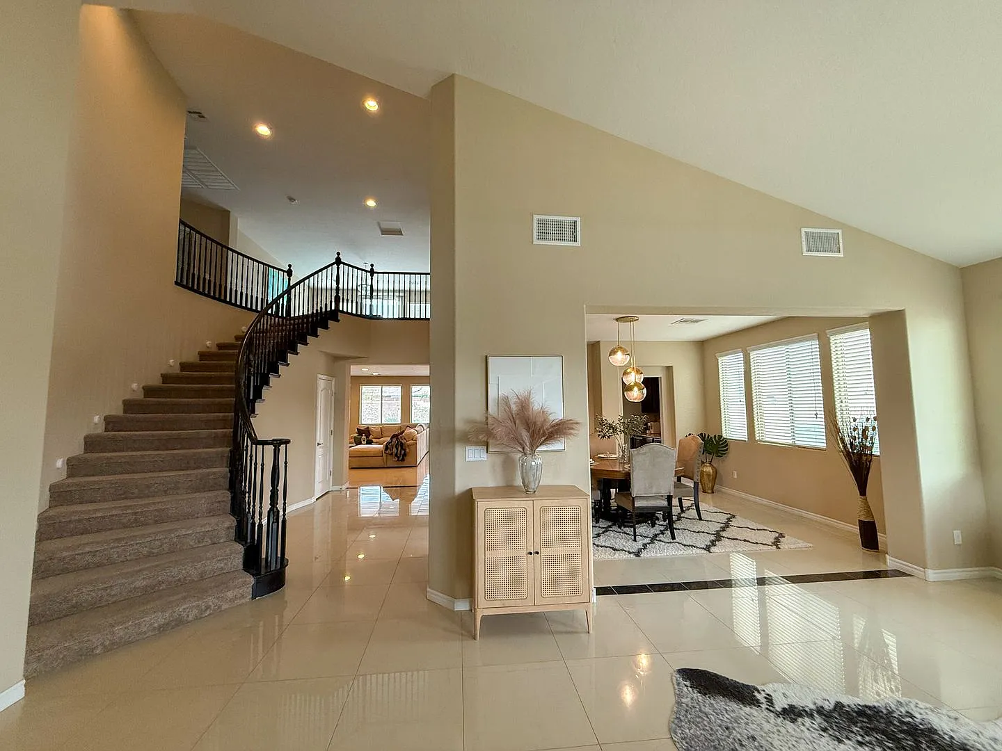 Luxury 6/BD 4.5/BA Large Furnished Home with Dual Primary Suites in Gated Community — Photo 2