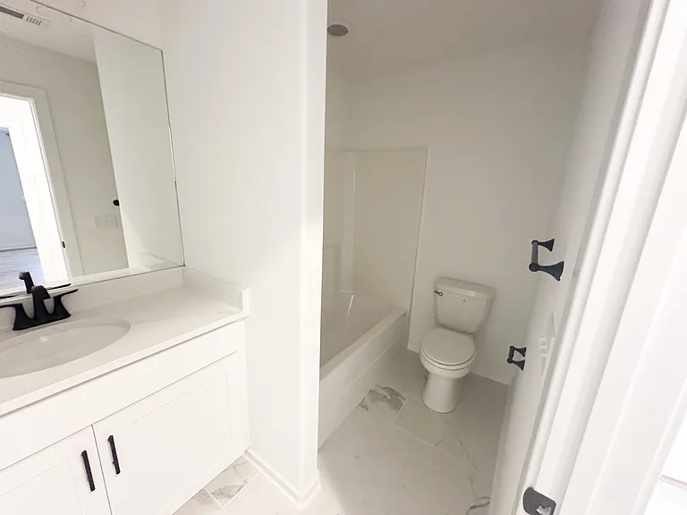 1751 W Holly St — Photo 17