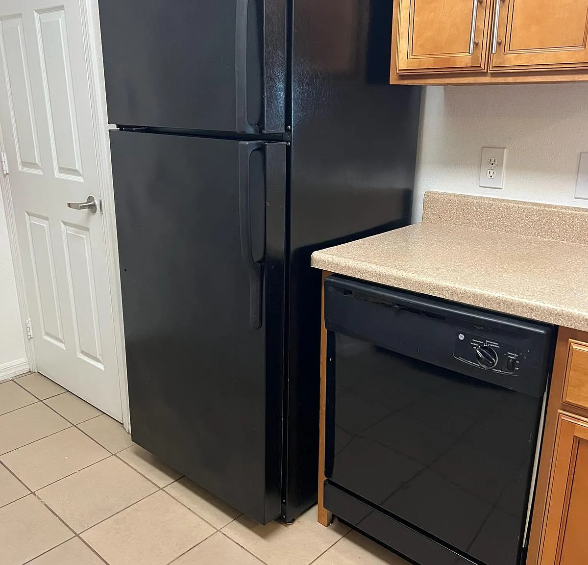 3 bed, $1,045 — Photo 2