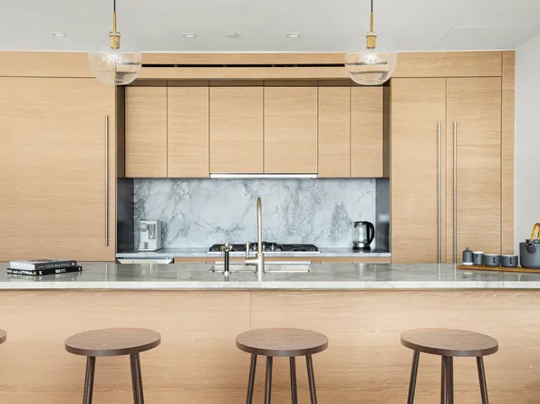 215 West 28th Street image 3 of 35