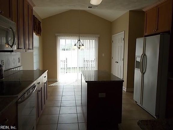 5th image of 949 Jenkins Dr