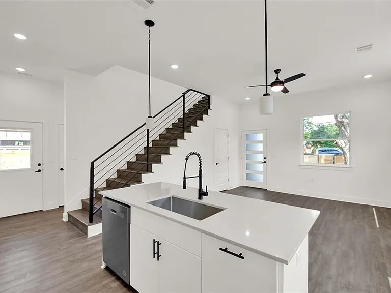 7603 Carver Ave — Photo 24