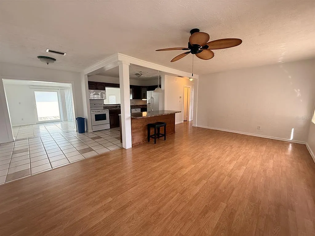 3 bed, 2.0 bath, 1620 sqft, $2,950 — Photo 3