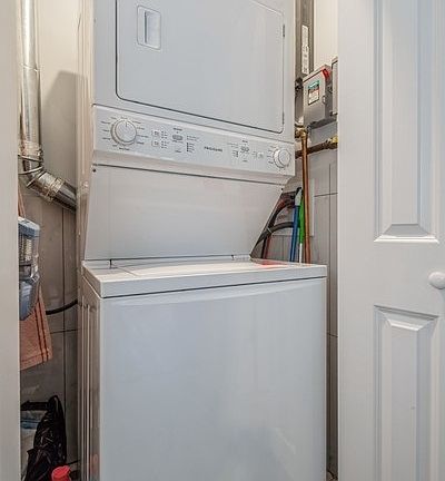 4th image of 1424 E 53rd St Suite 210