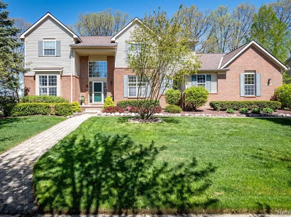 1363 Cartwright Ln, South Lyon, MI 48178